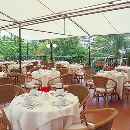 Adrian Hotel 3*